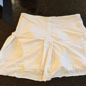 Women's White Lululemon Tennis Skirt - size 2, great condition